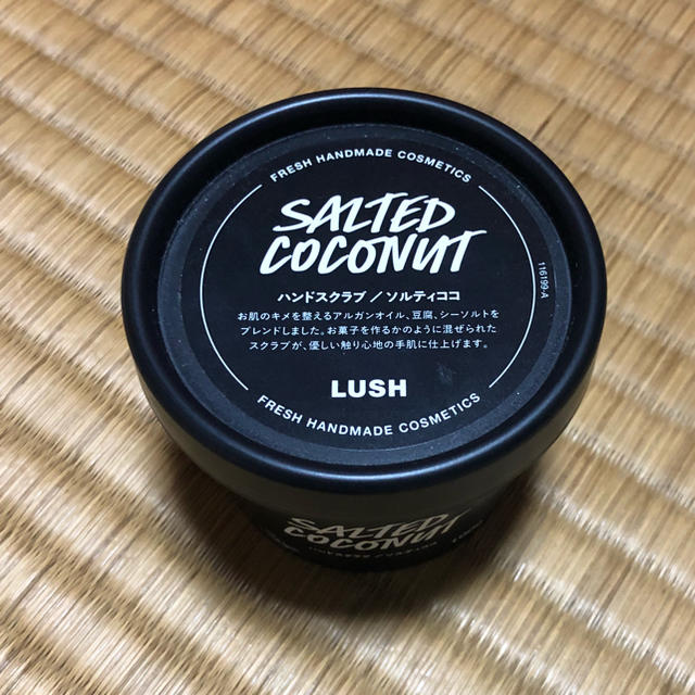 LUSH(ラッシュ)のスクラブ コスメ/美容のボディケア(ボディスクラブ)の商品写真