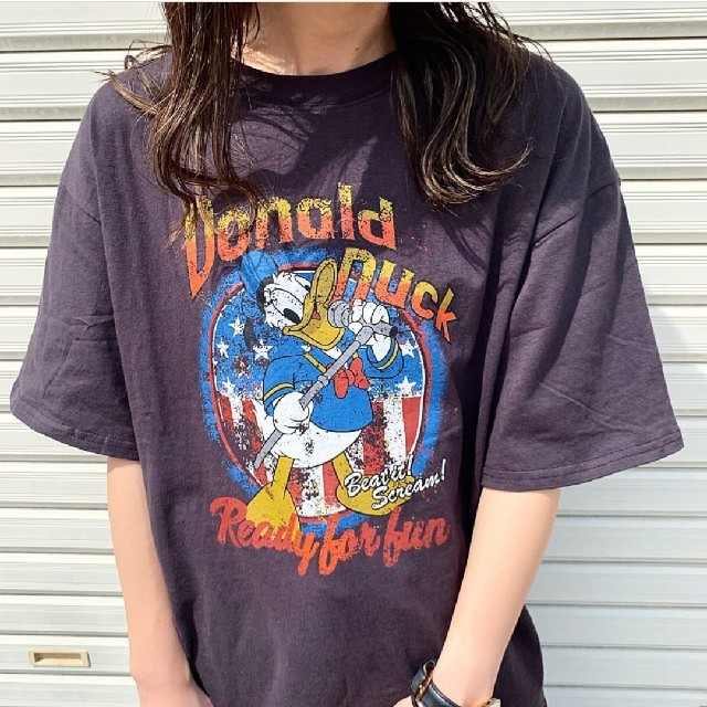 RODEO CROWNS WIDE BOWL(ロデオクラウンズワイドボウル)のブラック(Donald)ROCK Tシャツ レディースのトップス(Tシャツ(半袖/袖なし))の商品写真