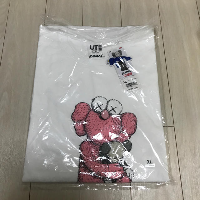 UNIQLO(ユニクロ)のUNIQLO kaws Tシャツ XL メンズのトップス(Tシャツ/カットソー(半袖/袖なし))の商品写真