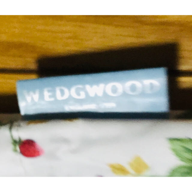 WEDGWOOD(ウェッジウッド)の新品未使用♡WEDGWOOD♡ワイルドストロベリー柄♡ビニールトートバッグ レディースのバッグ(トートバッグ)の商品写真