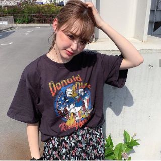 ロデオクラウンズワイドボウル(RODEO CROWNS WIDE BOWL)のブラック(Donald)ROCK Tシャツ(Tシャツ(半袖/袖なし))