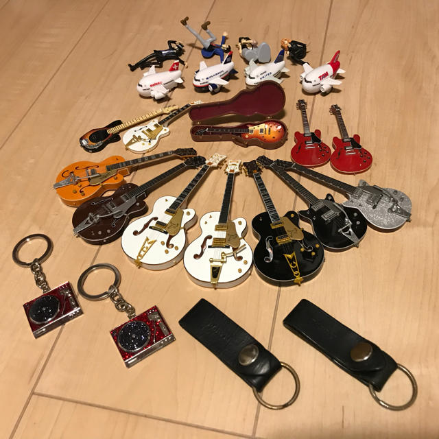 Gibson(ギブソン)のおもちゃ箱？扱い : ギター 玩具( ギブソン、グレッチ )、キーホルダー、他 楽器のギター(エレキギター)の商品写真