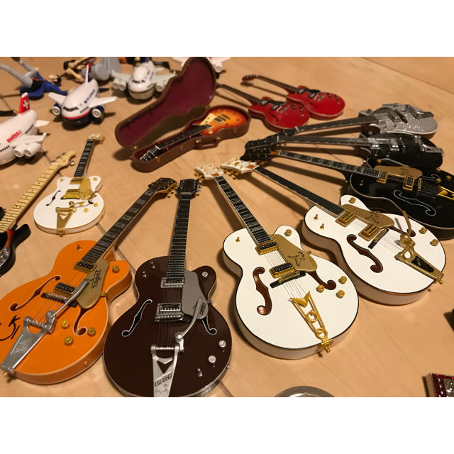 Gibson(ギブソン)のおもちゃ箱？扱い : ギター 玩具( ギブソン、グレッチ )、キーホルダー、他 楽器のギター(エレキギター)の商品写真