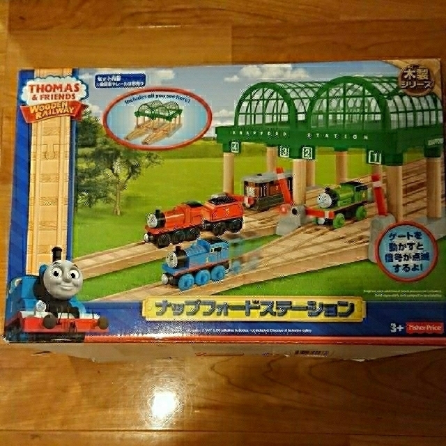 Fisher-Price(フィッシャープライス)の再お値下げ　最廃盤 希少 木製トーマス ナップフォードステーション 駅 エンタメ/ホビーのおもちゃ/ぬいぐるみ(鉄道模型)の商品写真