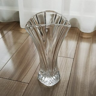 トウヨウササキガラス(東洋佐々木ガラス)のフラワーベース(花瓶)