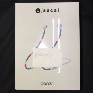 ビーツバイドクタードレ(Beats by Dr Dre)のBeatsXイヤフォン sacai Special Edition 白 即発送(ヘッドフォン/イヤフォン)