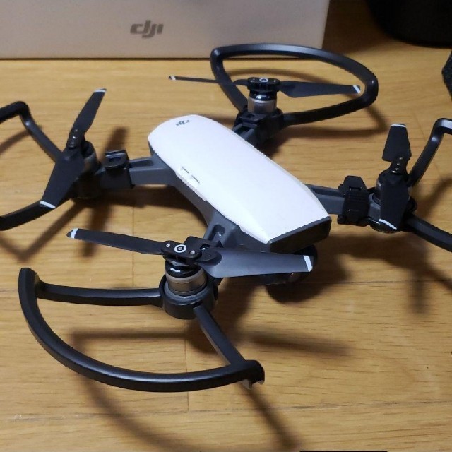 DJI】SPARK/スパーク ドローン フライモアコンボ DJI】SPARK/スパーク ドローン フライモアコンボ