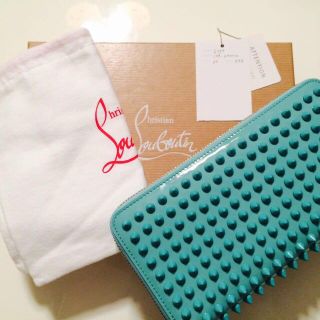 ルブタン(Christian Louboutin) 財布(レディース)（グリーン・カーキ ...