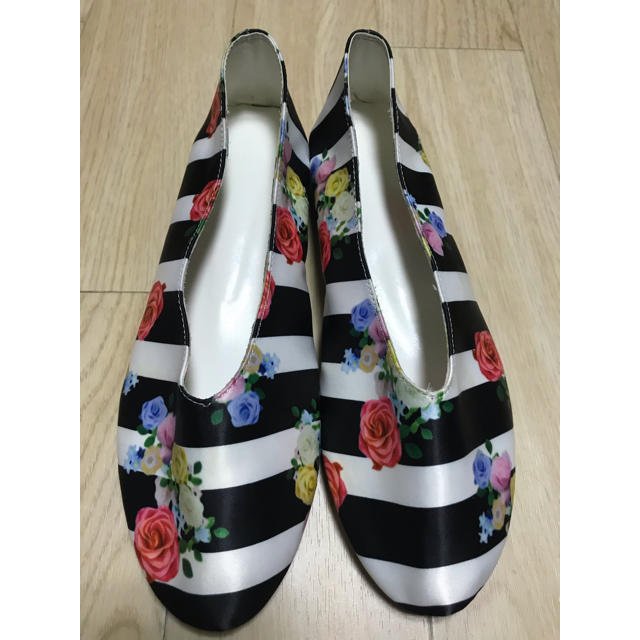 すぐに発送可能 新品 韓国 シルクパンプス ローファー 花柄靴 レディースの靴/シューズ(ローファー/革靴)の商品写真