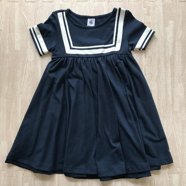 PETIT BATEAU(プチバトー)のプチバトー 今季 セーラーワンピース 新品タグ付き 4ans キッズ/ベビー/マタニティのキッズ服女の子用(90cm~)(ワンピース)の商品写真