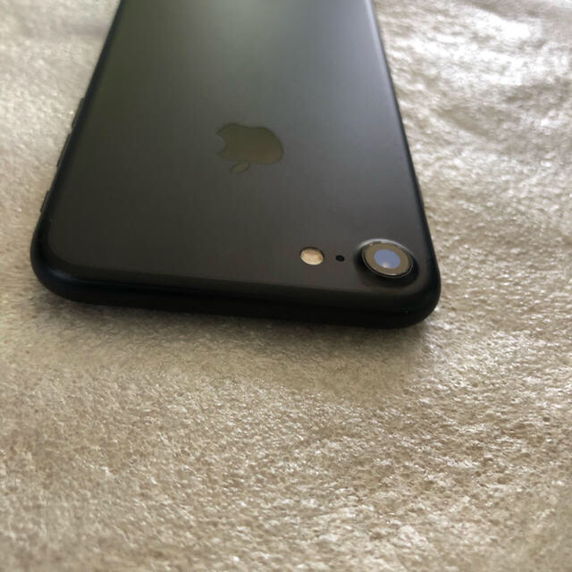 iPhone(アイフォーン)の美品 iPhone7 BLACK 128GB SIMフリー スマホ/家電/カメラのスマートフォン/携帯電話(スマートフォン本体)の商品写真