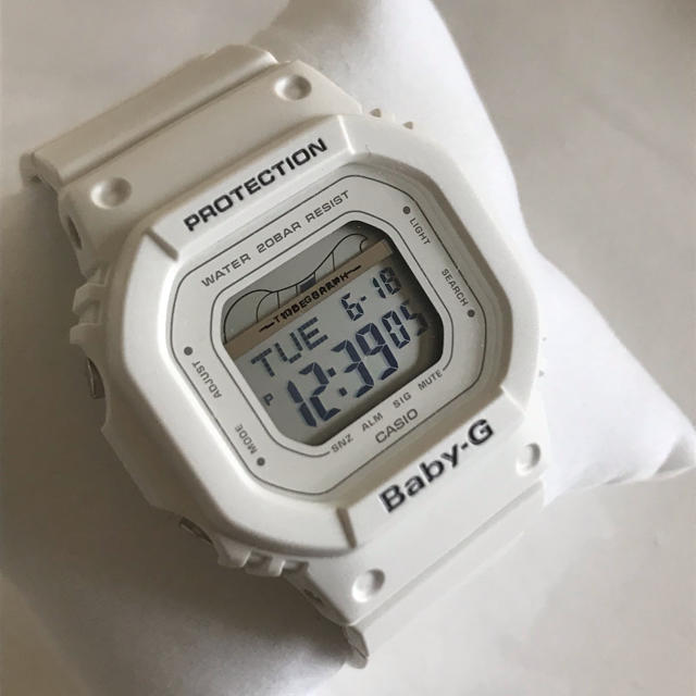 Baby-G(ベビージー)のCasio baby-G blx-560 白 ホワイト 極美品 レディースのファッション小物(腕時計)の商品写真