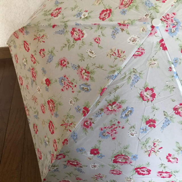 Cath Kidston(キャスキッドソン)の未使用！ キャスキッドソン 折りたたみ傘 レディースのファッション小物(傘)の商品写真