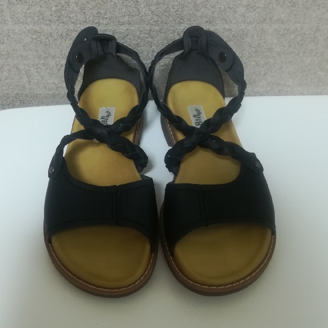 Belle&Sofa クロスストラップ　フラットサンダル　S 黒　美品 レディースの靴/シューズ(サンダル)の商品写真