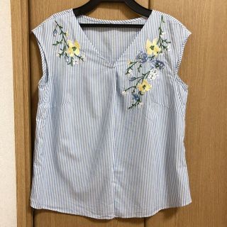 ジャスグリッティー(JUSGLITTY)のJUSGLITTY❤︎ フレンチ刺繍Ｖブラウス(シャツ/ブラウス(半袖/袖なし))