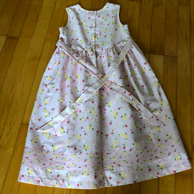 LAURA ASHLEY(ローラアシュレイ)のローラアシュレイ girlsワンピース キッズ/ベビー/マタニティのキッズ服女の子用(90cm~)(ワンピース)の商品写真