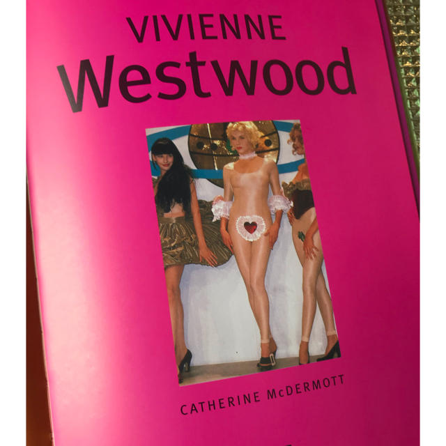 Vivienne Westwood(ヴィヴィアンウエストウッド)の洋書▪️ヴィヴィアンウエストウッド エンタメ/ホビーの本(洋書)の商品写真