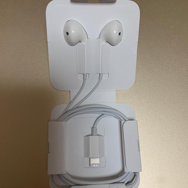 Apple(アップル)のApple 純正 イヤホン スマホ/家電/カメラのオーディオ機器(ヘッドフォン/イヤフォン)の商品写真