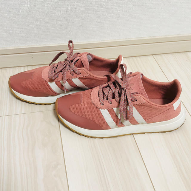 adidas(アディダス)のadidas スニーカー 24㎝  美品 レディースの靴/シューズ(スニーカー)の商品写真
