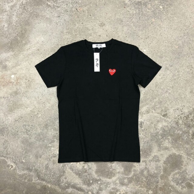 COMME des GARCONS(コムデギャルソン)の新品未使用play Tシャツ 男女兼 メンズのトップス(Tシャツ/カットソー(半袖/袖なし))の商品写真