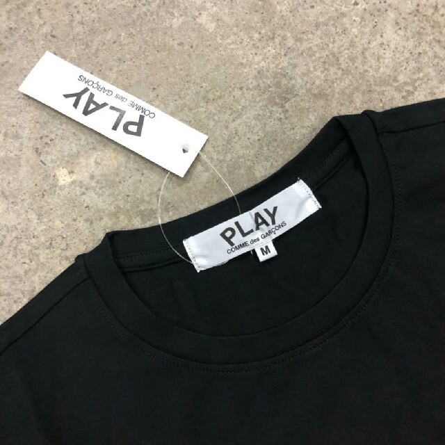 COMME des GARCONS(コムデギャルソン)の新品未使用play Tシャツ 男女兼 メンズのトップス(Tシャツ/カットソー(半袖/袖なし))の商品写真