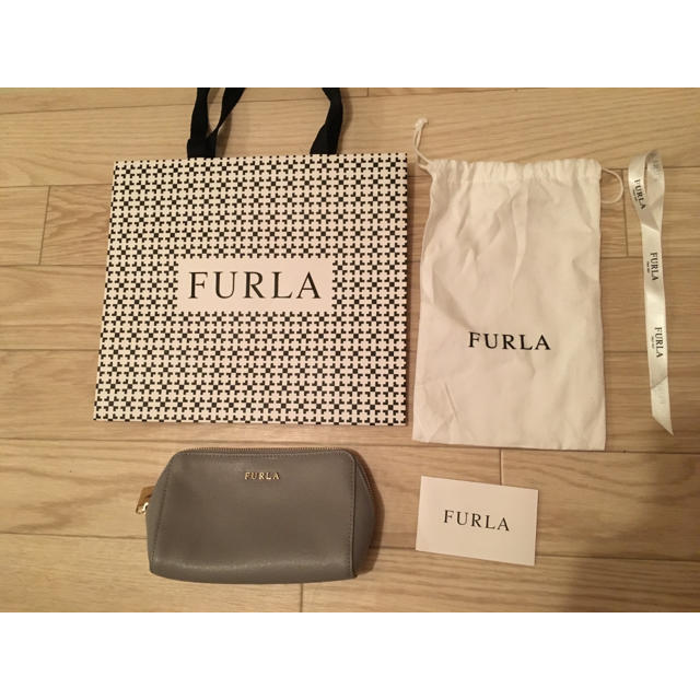 FURLA ポーチ 美品