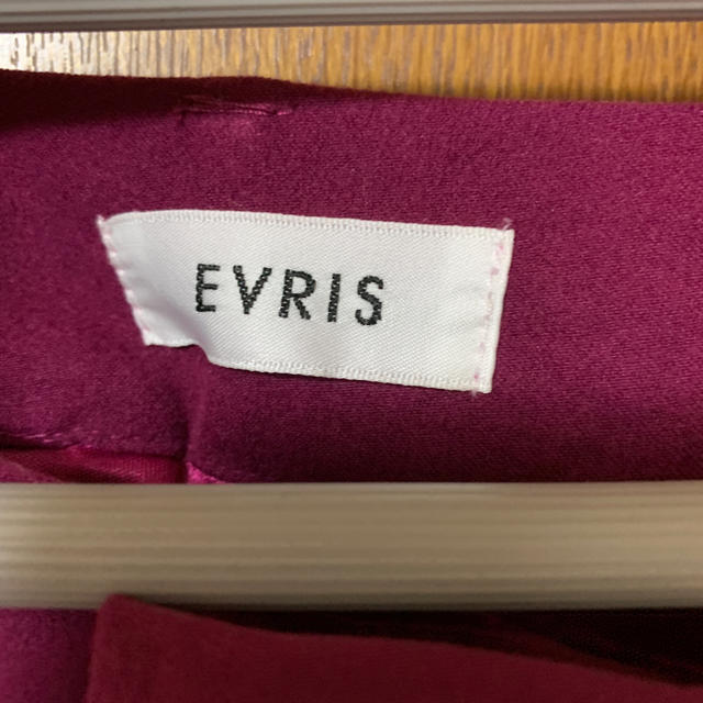 EVRIS(エヴリス)のEVRIS ワイドパンツ スリッド レディースのパンツ(バギーパンツ)の商品写真