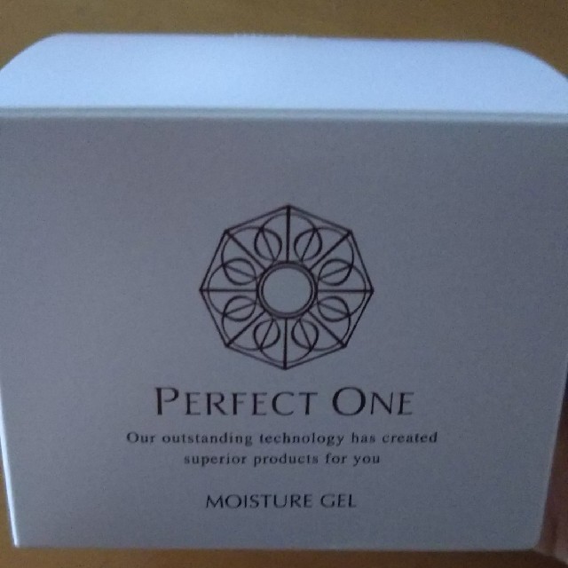 PERFECT ONE(パーフェクトワン)のパーフェクトワン✨モイスチャージェル75g コスメ/美容のスキンケア/基礎化粧品(オールインワン化粧品)の商品写真