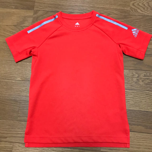 adidas(アディダス)のTシャツ アディダス 130 キッズ/ベビー/マタニティのキッズ服男の子用(90cm~)(Tシャツ/カットソー)の商品写真