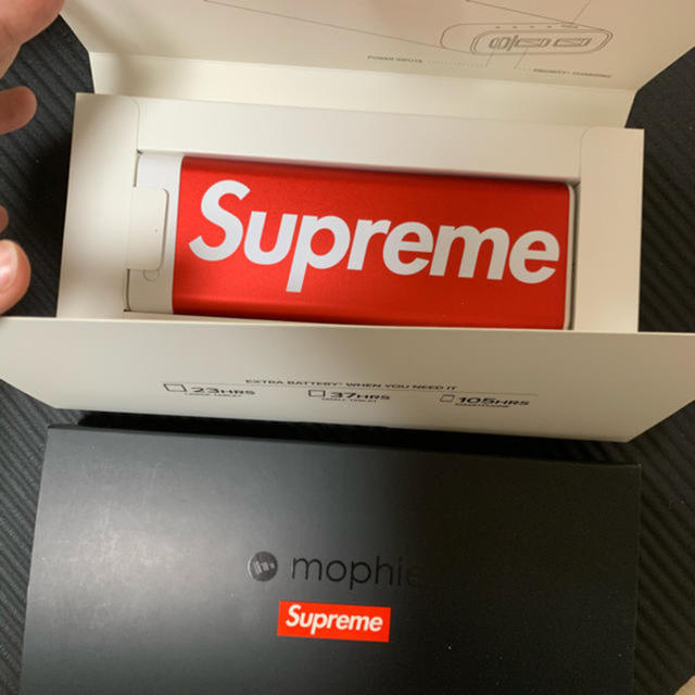 supreme  モバイルバッテリー