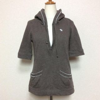 アバクロンビーアンドフィッチ(Abercrombie&Fitch)の『アバクロ』裏起毛 半袖 パーカー(パーカー)