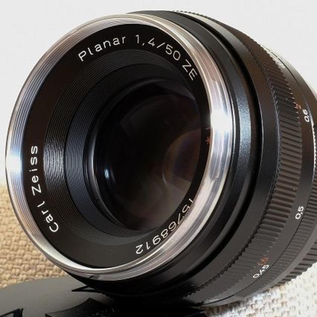 Carl Zeiss Planar T* 1.4/50 ZE 50mm F1.4 Carl Zeiss Planar T* 1.4/50 ZE 50mm F1.4