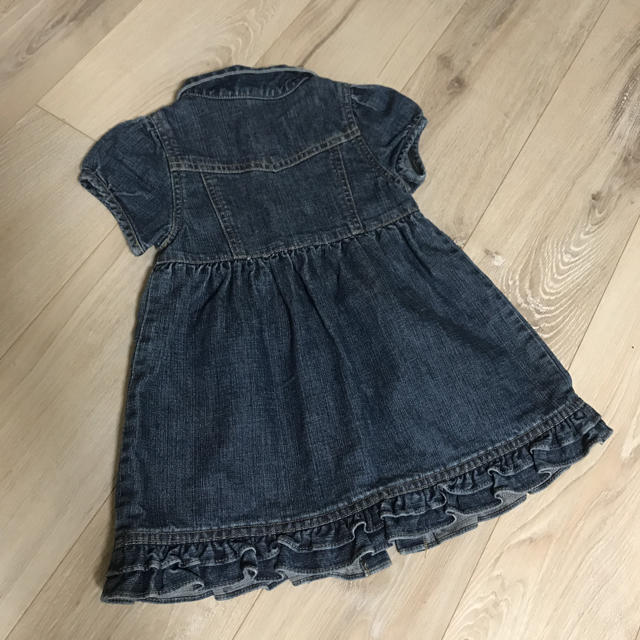 babyGAP(ベビーギャップ)のギャップGAP 双子デニムワンピース90サイズ 2点セット キッズ/ベビー/マタニティのキッズ服女の子用(90cm~)(ワンピース)の商品写真