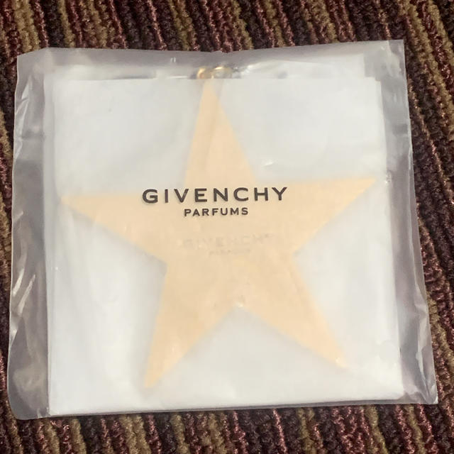 GIVENCHY(ジバンシィ)の11/30まで値下げ中【新品・未開封】GIVENCHY スター キーホルダー レディースのファッション小物(キーホルダー)の商品写真