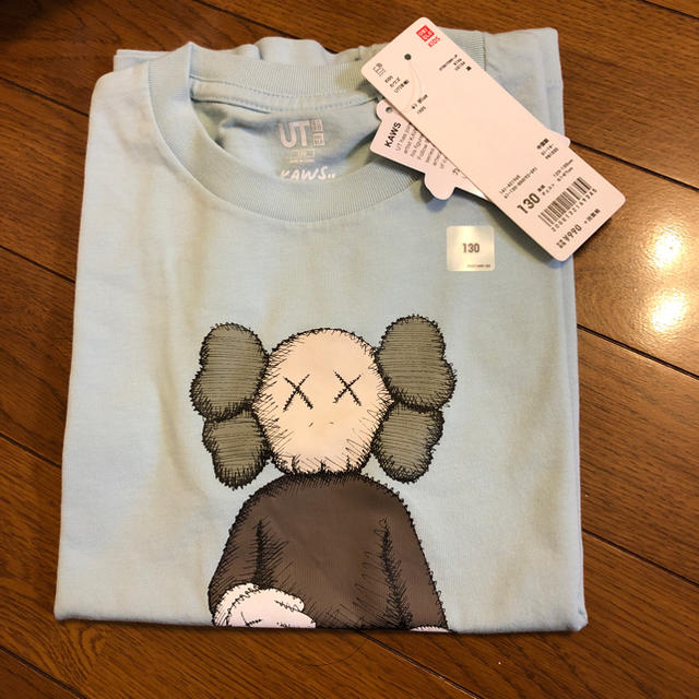 UNIQLO(ユニクロ)のユニクロ カウズ  キッズ130 キッズ/ベビー/マタニティのキッズ服男の子用(90cm~)(Tシャツ/カットソー)の商品写真