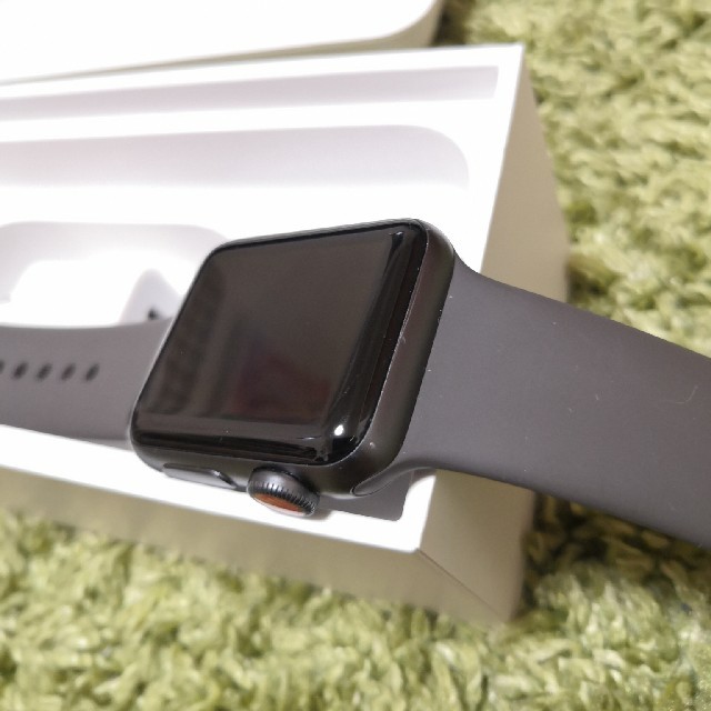 Apple Watch(アップルウォッチ)のapple  watch series3　38mm GPS + Cellular メンズの時計(腕時計(デジタル))の商品写真