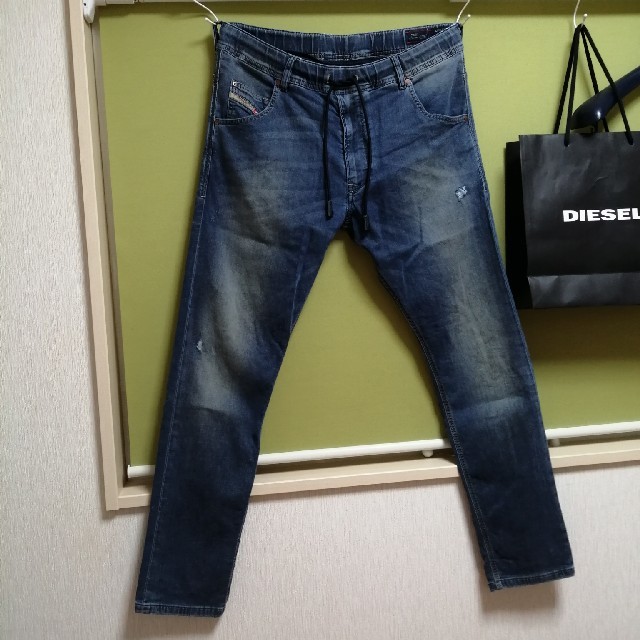 DIESEL(ディーゼル)のディーゼル　KROOLEY-NE  ジョグ W30 メンズのパンツ(デニム/ジーンズ)の商品写真