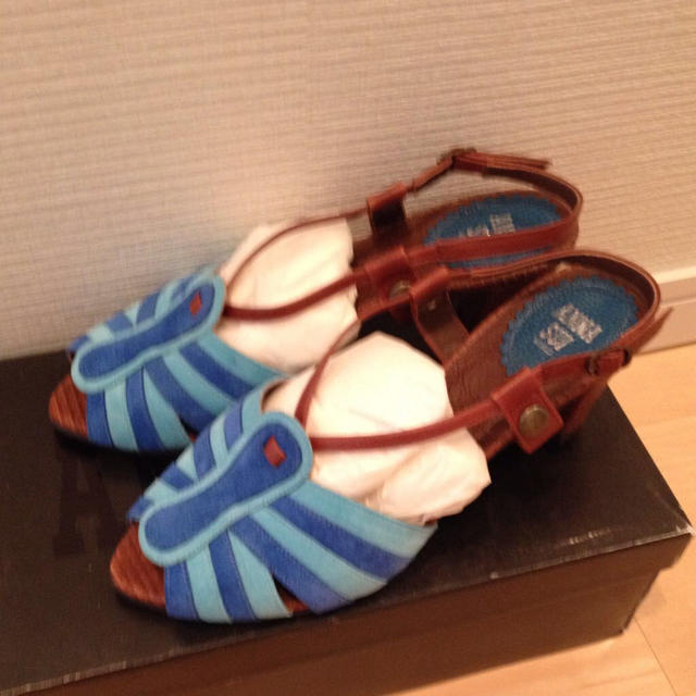 ANNA SUI(アナスイ)のANNA SUI ブルーヌバックサンダル レディースの靴/シューズ(サンダル)の商品写真
