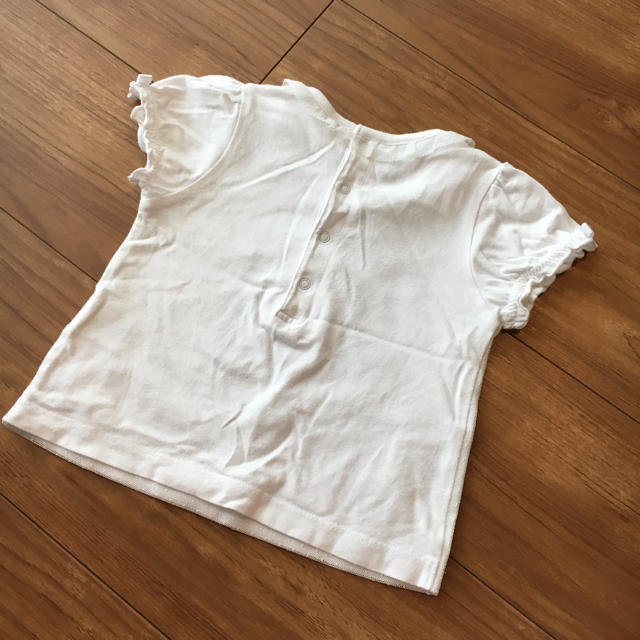 BeBe(ベベ)のBebe フリル襟 カットソー Tシャツ 80サイズ キッズ/ベビー/マタニティのベビー服(~85cm)(Ｔシャツ)の商品写真