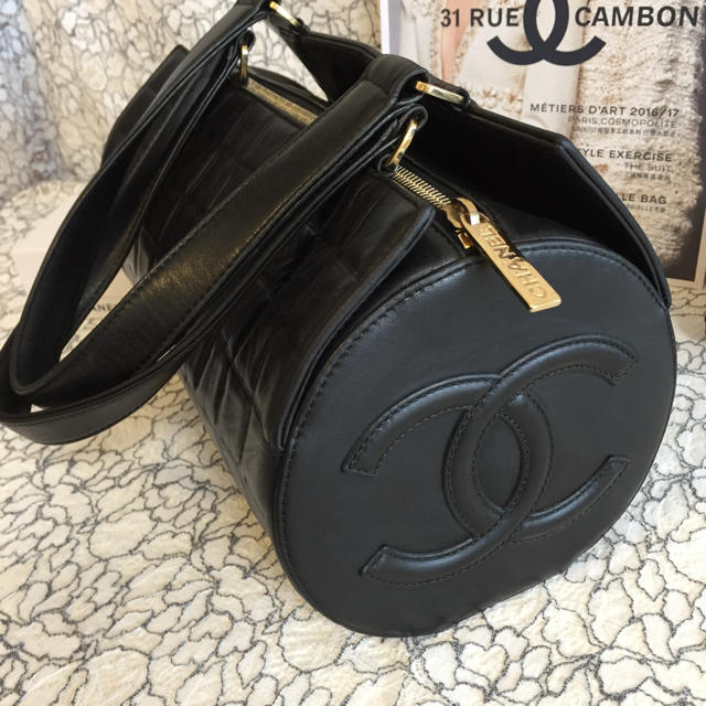 CHANEL - なっちゃん様専用 CHANEL 正規品 ドラム型 ミニ CHANEL - なっちゃん様専用 CHANEL 正規品 ドラム型 ミニ