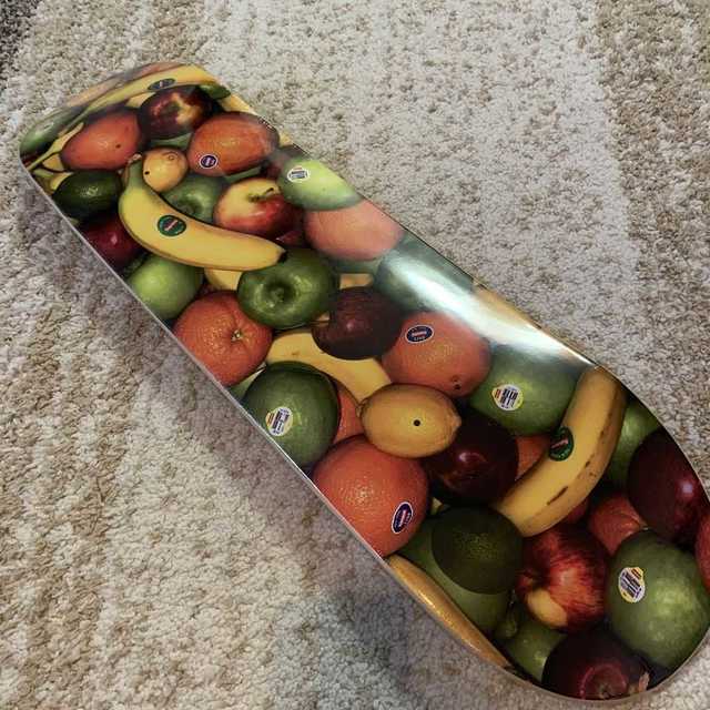 Supreme(シュプリーム)のSupreme Fruit Deck 黒 スポーツ/アウトドアのスポーツ/アウトドア その他(スケートボード)の商品写真