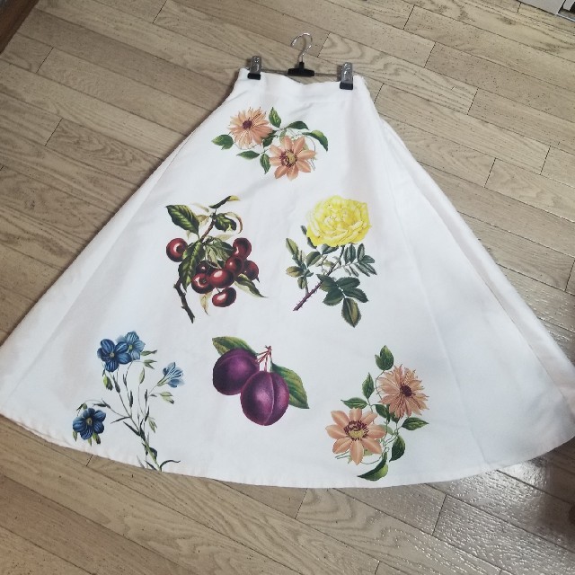 Ameri VINTAGE(アメリヴィンテージ)のAmeri VINTAGE　花柄スカート レディースのスカート(ロングスカート)の商品写真