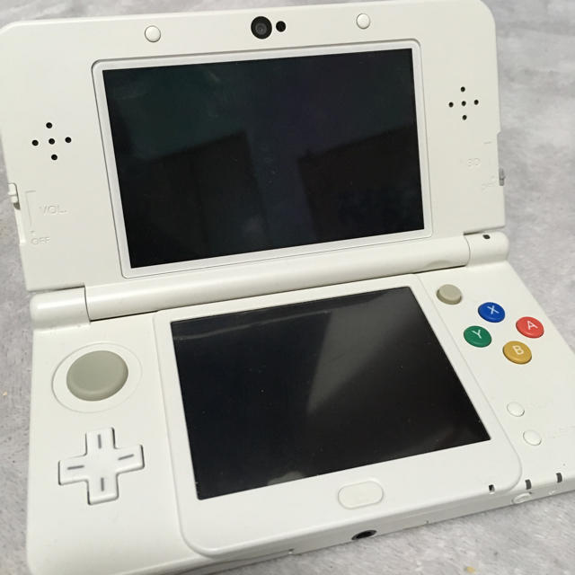 任天堂(ニンテンドウ)のnew 3DS エンタメ/ホビーのゲームソフト/ゲーム機本体(携帯用ゲーム機本体)の商品写真