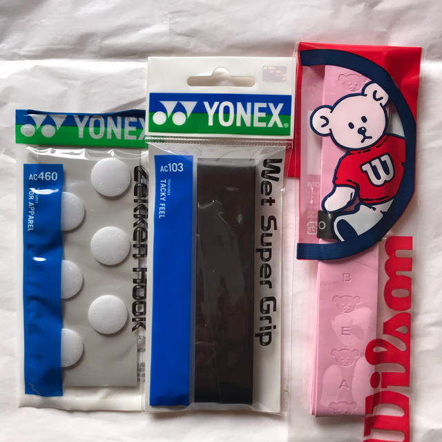 YONEX(ヨネックス)のヨネックスとウィルソングリップとヨネックスゼッケンホック スポーツ/アウトドアのスポーツ/アウトドア その他(バドミントン)の商品写真