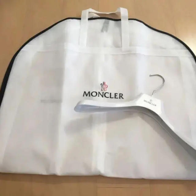 日/祝も発送 モンクレール非売品 : 専用カバー、ハンガー、ショッパー