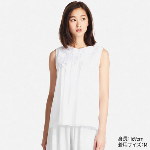 UNIQLO(ユニクロ)の®️様専用コットンエンブロイダリーブラウス二枚組 レディースのトップス(シャツ/ブラウス(半袖/袖なし))の商品写真