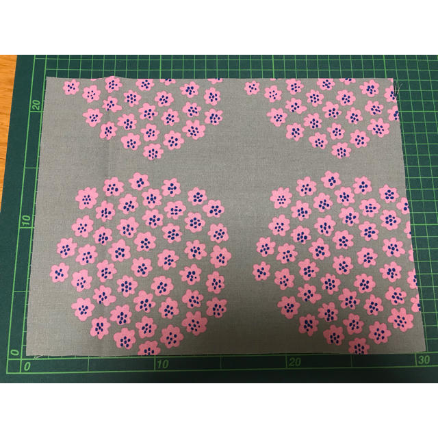 marimekko(マリメッコ)のマリメッコ 生地 はぎれ プケッティ グレー×ピンク ハンドメイドの素材/材料(生地/糸)の商品写真