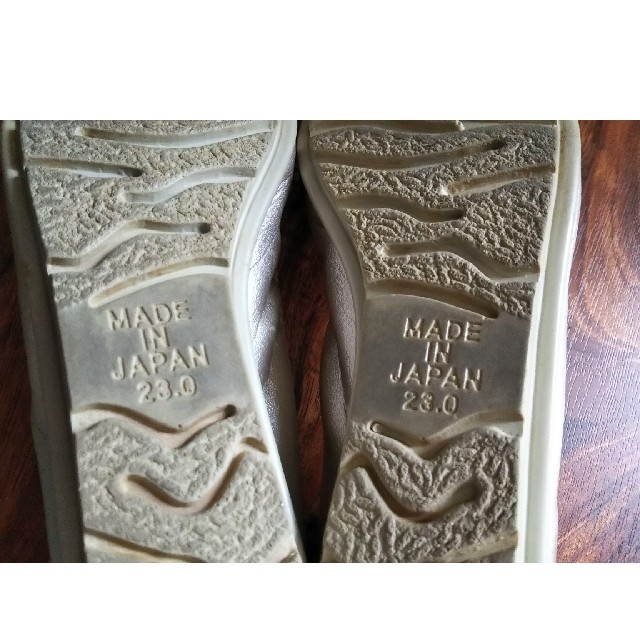 ゴールドペタ靴  高島屋でセール購入23㎝ レディースの靴/シューズ(ハイヒール/パンプス)の商品写真