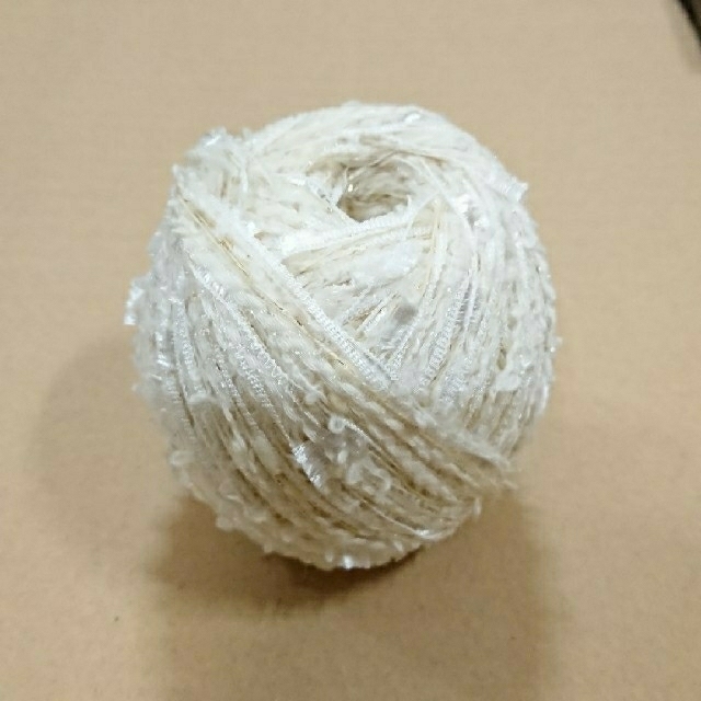 mapleさん専用 クリーム色の引き揃え糸 ハンドメイドの素材/材料(生地/糸)の商品写真