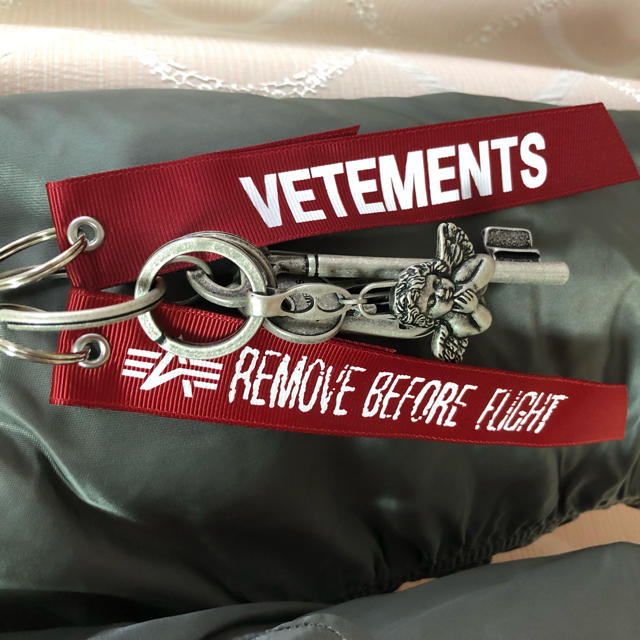 VETEMENTS ボンバージャッケット メンズのジャケット/アウター(ブルゾン)の商品写真